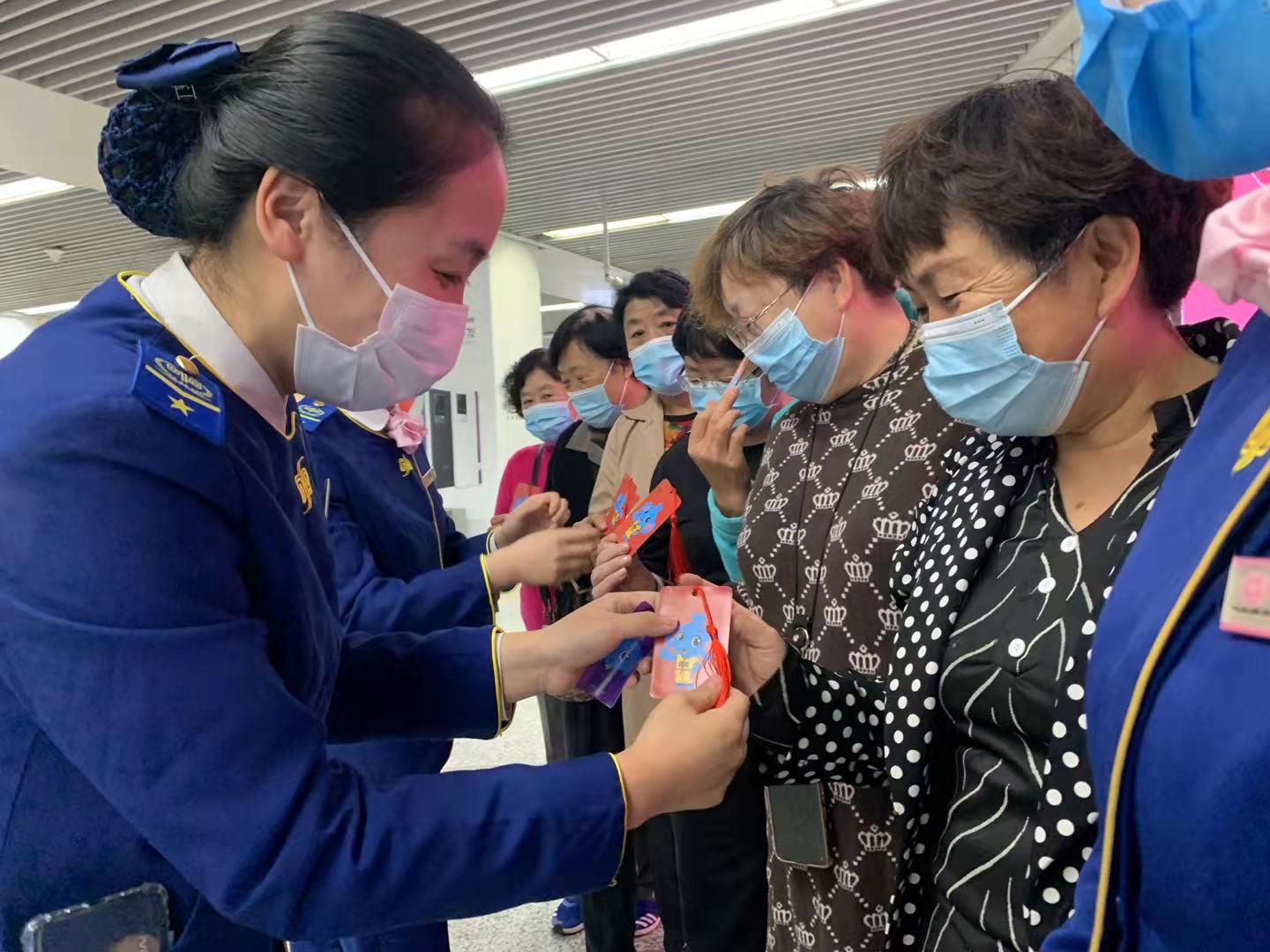 04.貼心舉措“暖”文明市民1.jpg 04.貼心舉措“暖”文明市民1.jpg